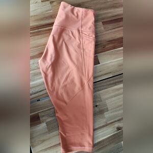 Old Navy Active Leggings Knee Length. Size Large.